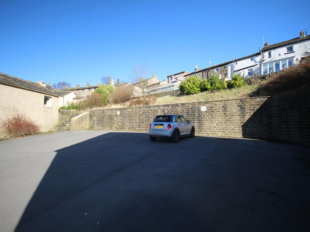 3 bedroom townhouse house SSTC in Foulridge - 2017-03-09 14.46.43.jpg